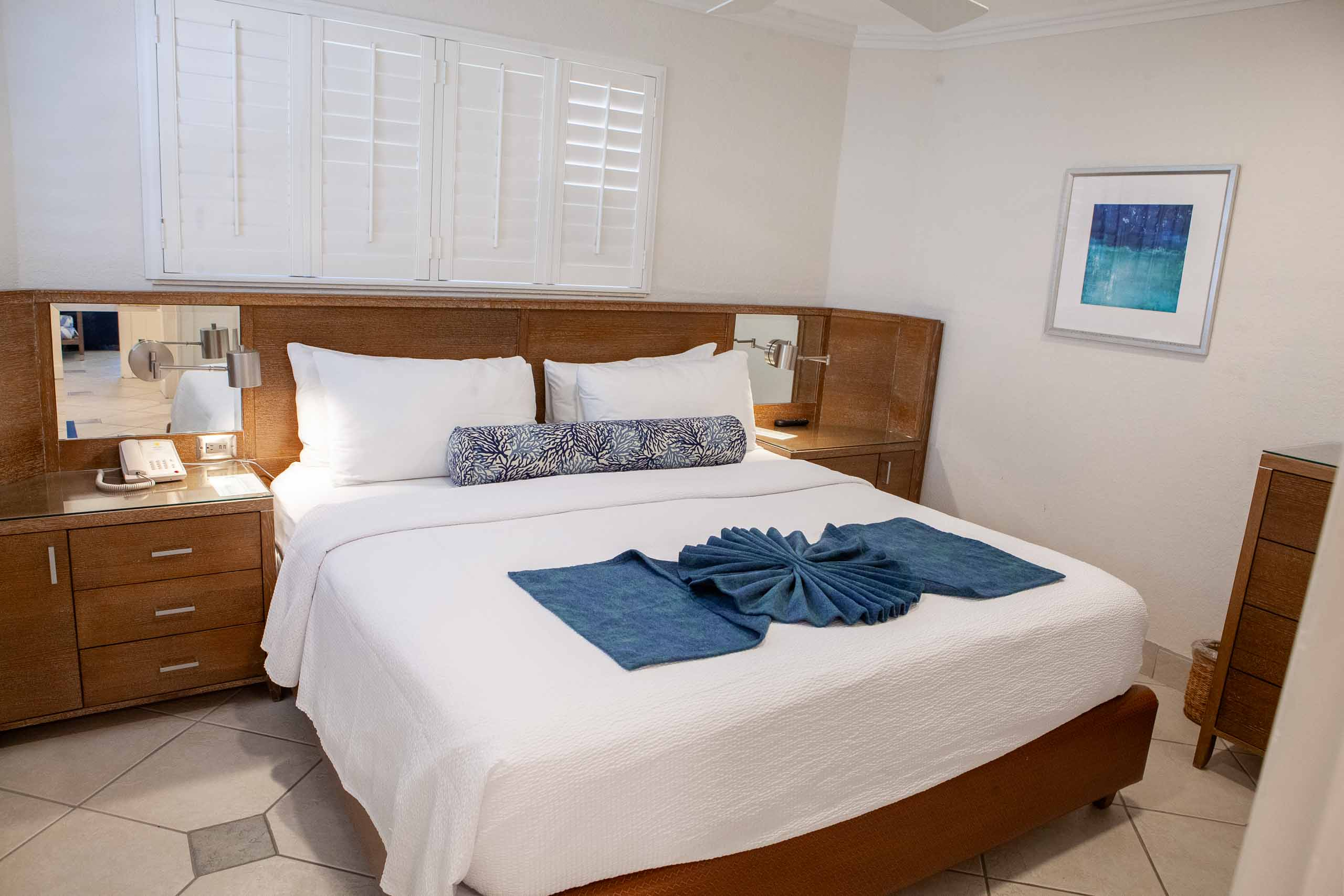 Room 25 — One Bedroom, Ocean Front